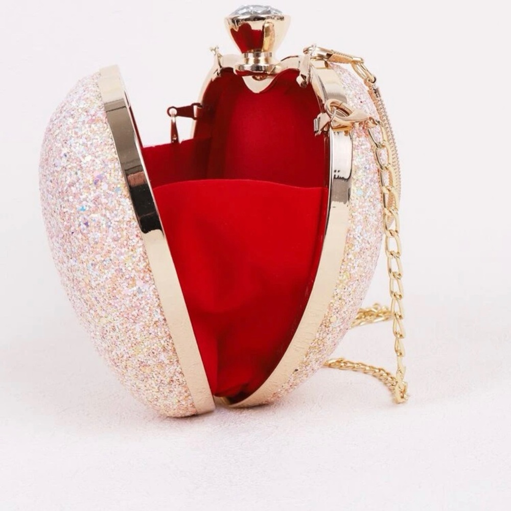Mini glitter heart shaped clutch - Picture 4 of 4